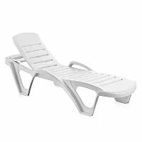 Пластиковые шезлонги