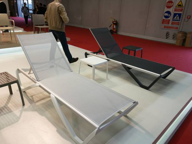 Шезлонг-лежак металлический Wave белый, серый 1910х715х300 мм