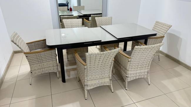 LUDWIG + AMELIA обеденный комплект бежевого цвета