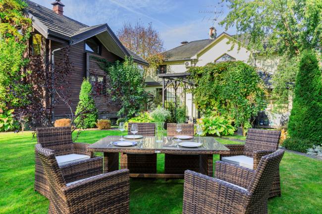 Обеденный комплект FIONA из искусственного ротанга в коричневом цвете