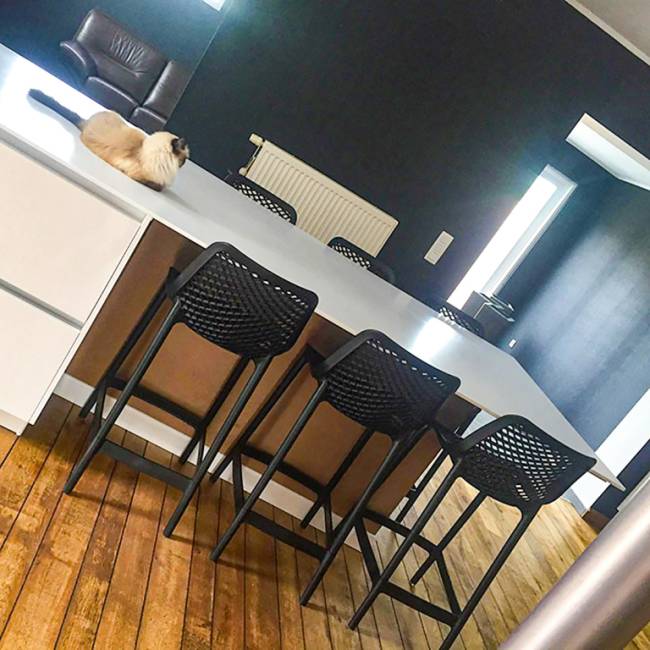 Стул пластиковый полубарный Air Bar 65 черный 440х510х950 мм Стул пластиковый полубарный Air Bar 65 черный 440х510х950 мм